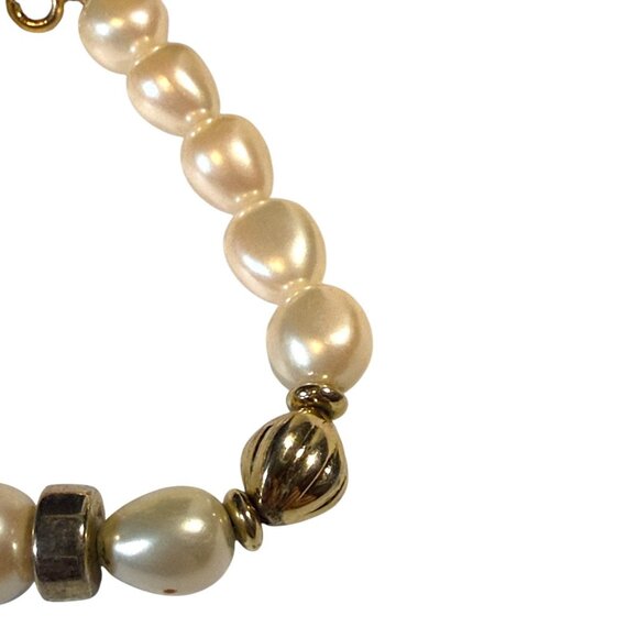 Vintage Trifari Faux Pearl & Gold-Tone Beaded Bracelet With Lobster Clasp 7" Ele - Picture 9 of 11